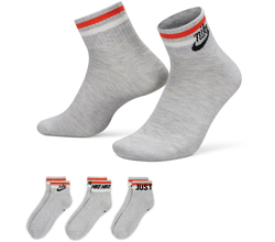 Venta de MEDIAS 3 PARES NIKE GRIS CON NARANJA MOVE TO ZERO | WMN 4-6 en Panamá. A sólo $10. Entrega gratis. Garantía Mercologo.