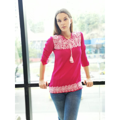 Venta de Blusa bordada de Flores Talla S - LM Karishma en Panamá. A sólo $25. Entrega gratis. Garantía Mercologo.