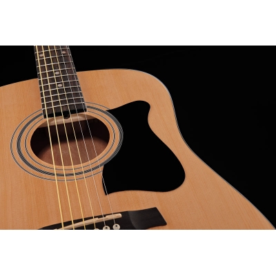 Venta de Paquete de Guitarra acústica Ibanez color natural, incluye estuche, correa y afinador en Panamá. A sólo $199.95. Entrega gratis. Garantía Mercologo.